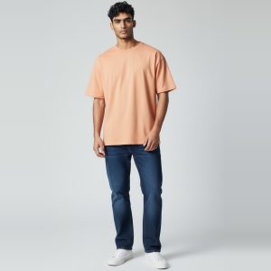 Model wearing peach plain t-shirt, colour code #F4B393 – Bulk Cloth Store